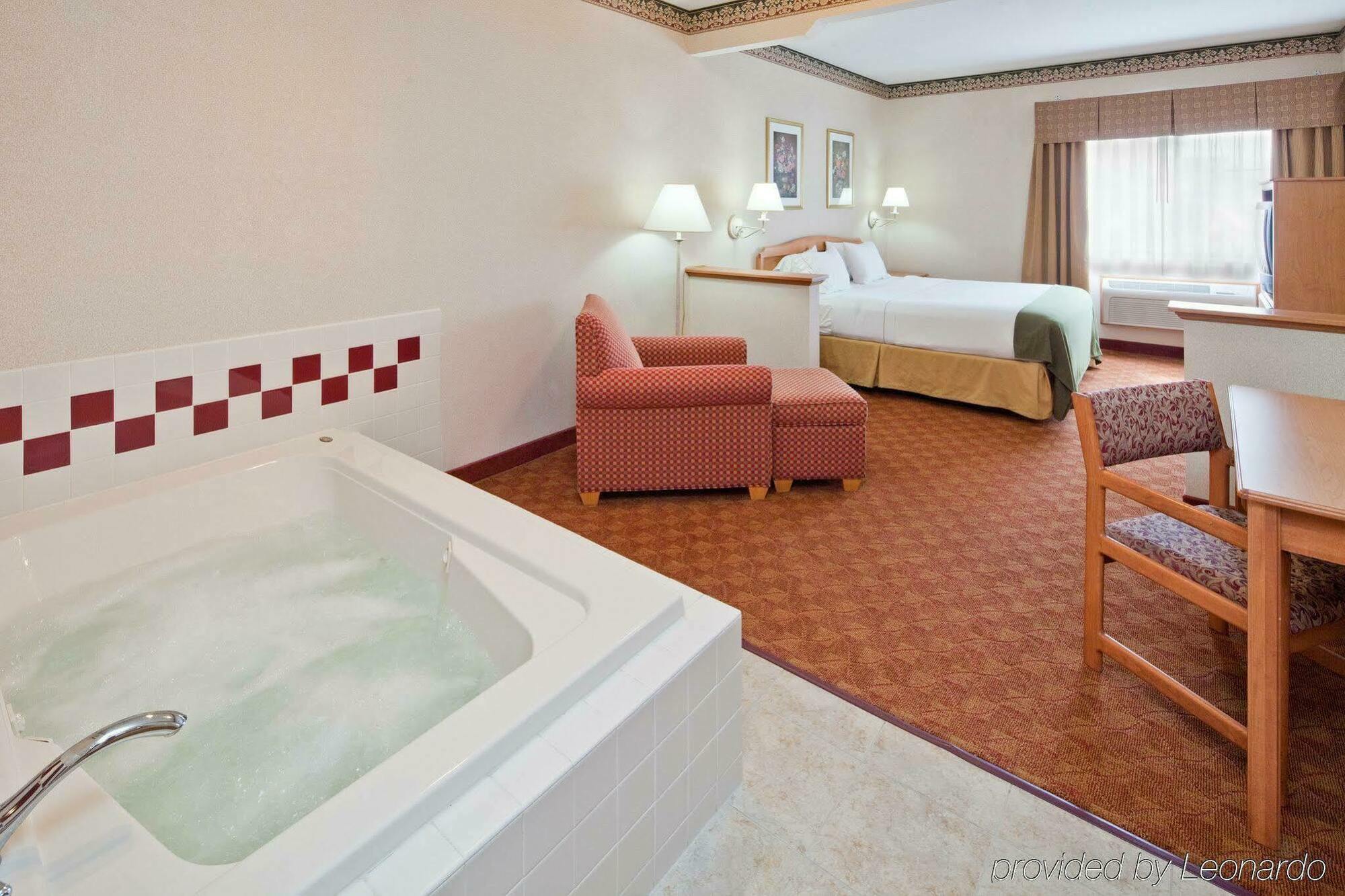 Holiday Inn Express Hotel & Suites Wauseon By Ihg Phòng bức ảnh