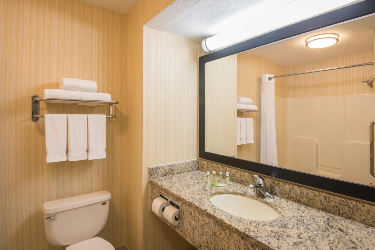 Holiday Inn Express Hotel & Suites Wauseon By Ihg Ngoại thất bức ảnh